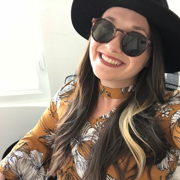 Meet your Posher, Danielle - Picture 3 of 6